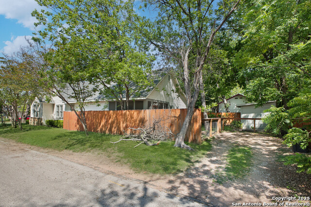 Image 38 of 39 For 636 Hollywood Ave. W