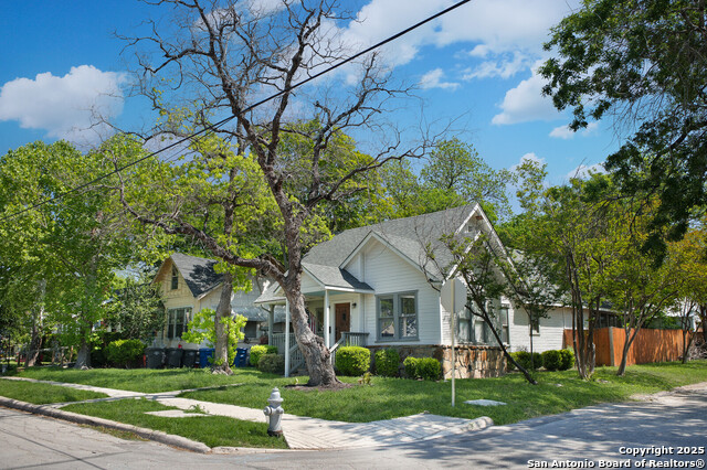 Image 5 of 39 For 636 Hollywood Ave. W