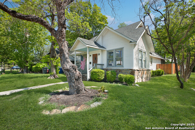 Image 6 of 39 For 636 Hollywood Ave. W