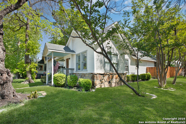 Image 7 of 39 For 636 Hollywood Ave. W