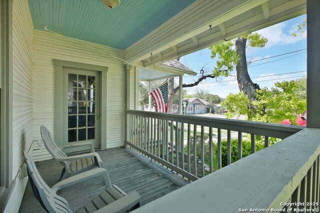 Image 8 of 39 For 636 Hollywood Ave. W