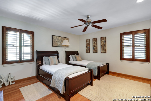 Image 20 of 29 For 8715 Starcrest 19