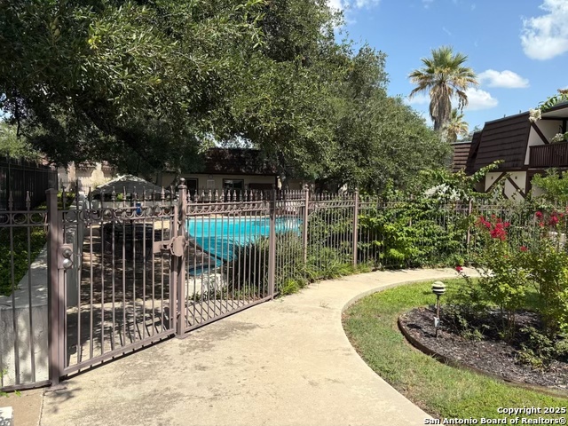 Image 26 of 29 For 8715 Starcrest 19