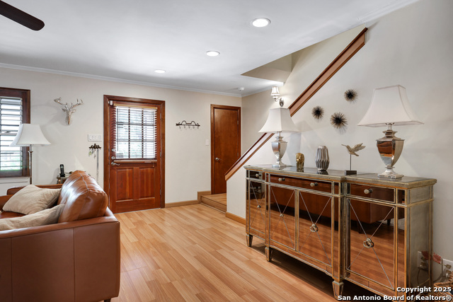 Image 3 of 29 For 8715 Starcrest 19