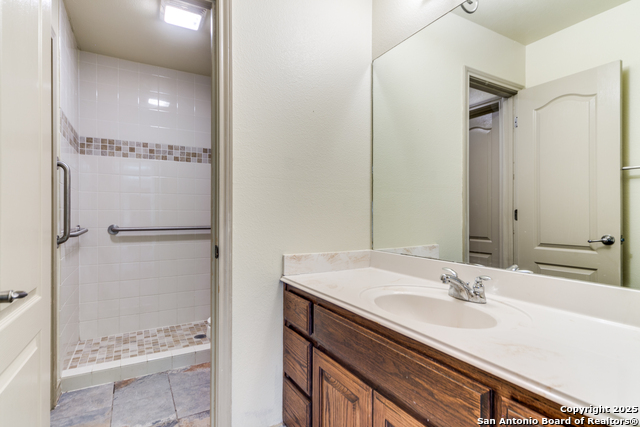 Image 23 of 29 For 811 Stirrup Dr