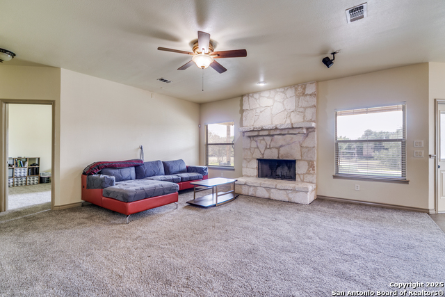 Image 6 of 29 For 811 Stirrup Dr
