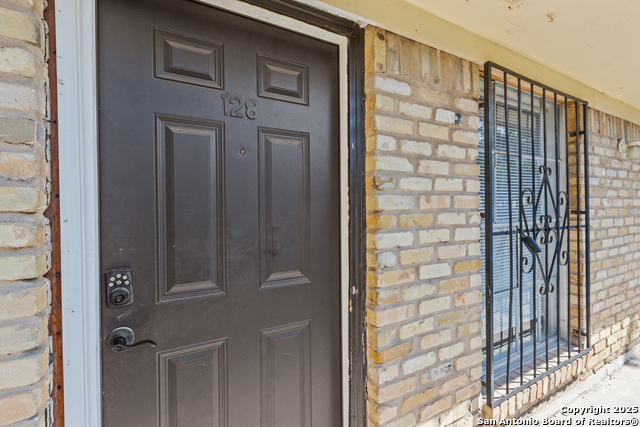 Image 2 of 17 For 6611 Southpoint 128