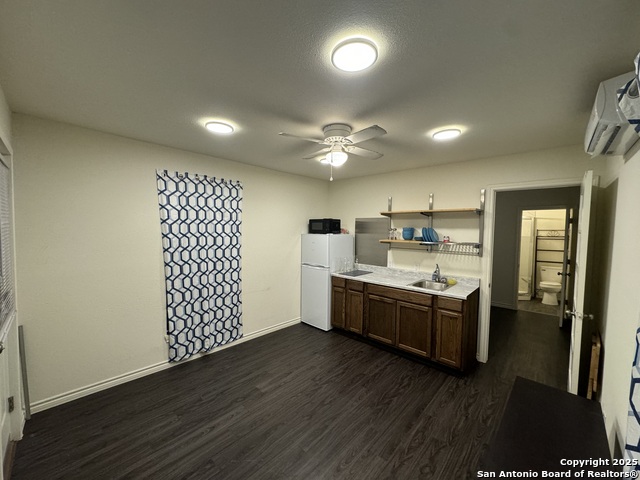 Image 2 of 6 For 242 Harlan W