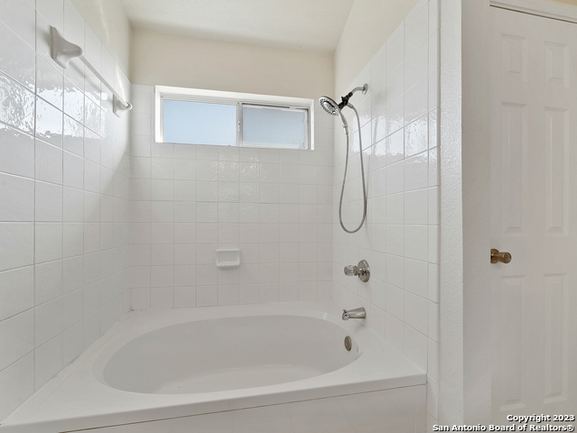 Image 18 of 26 For 21811 Goldcrest Run