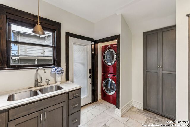 Image 11 of 47 For 162 Davis Court