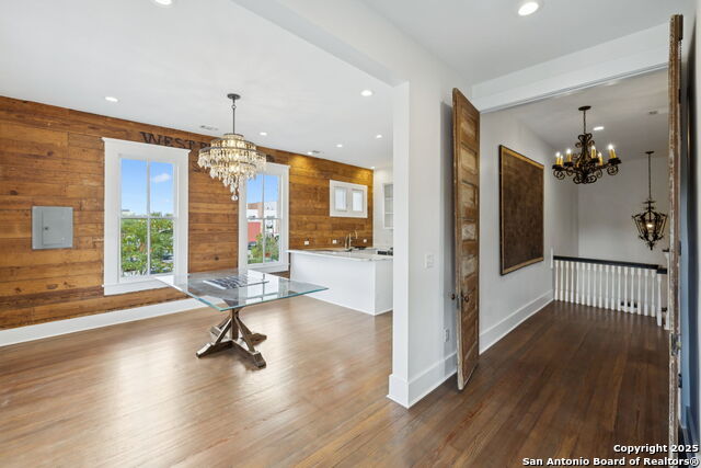 Listing photo id 8 for 321 Dewey  