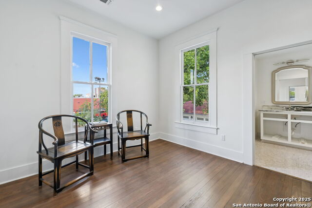 Listing photo id 10 for 321 Dewey  