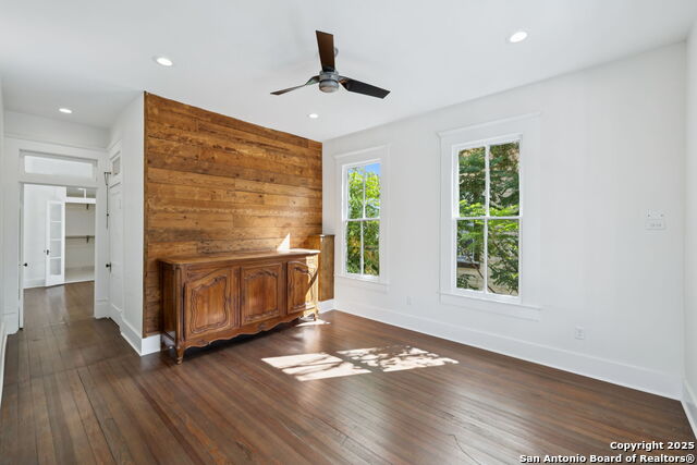 Listing photo id 13 for 321 Dewey  