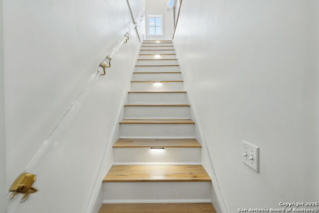 Listing photo id 16 for 321 Dewey  