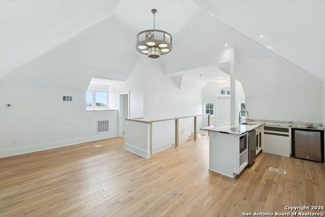 Listing photo id 17 for 321 Dewey  