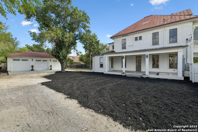 Listing photo id 18 for 321 Dewey  