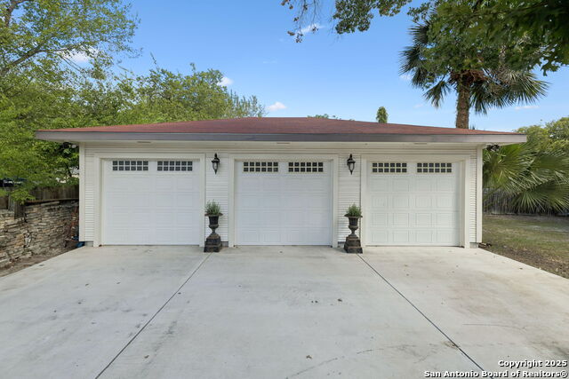 Listing photo id 19 for 321 Dewey  