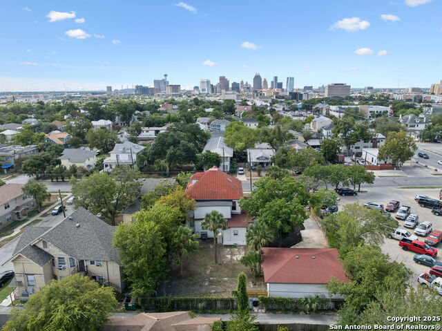 Listing photo id 21 for 321 Dewey  