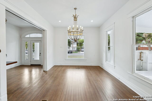 Listing photo id 1 for 321 Dewey  