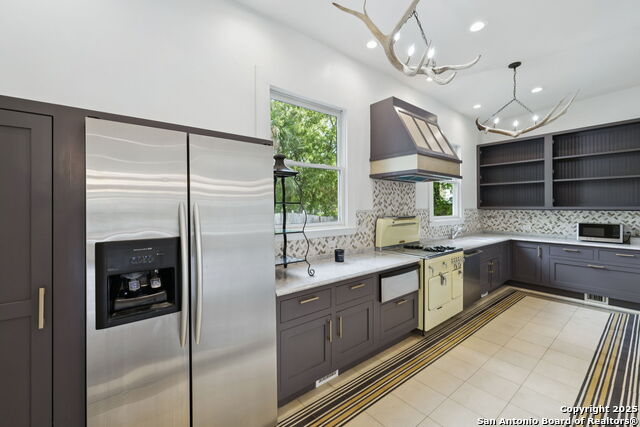 Listing photo id 4 for 321 Dewey  