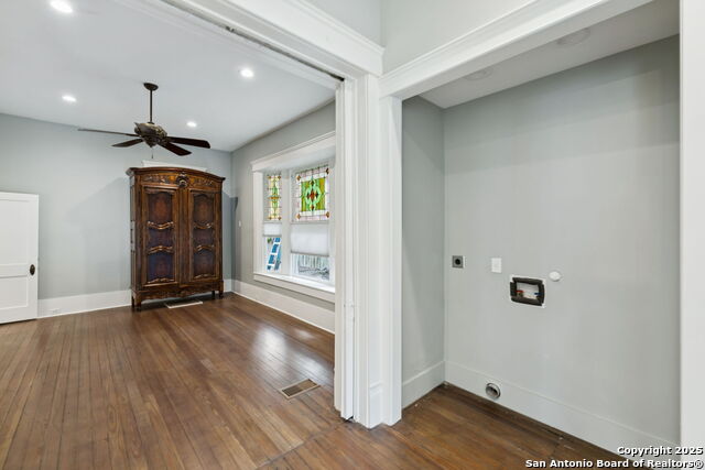 Listing photo id 6 for 321 Dewey  