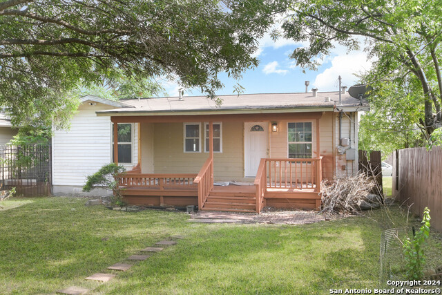 Listing photo id 14 for 727 John Adams Dr