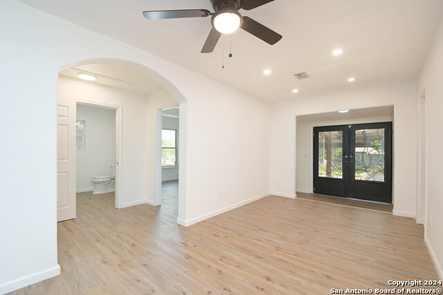 Listing photo id 2 for 727 John Adams Dr