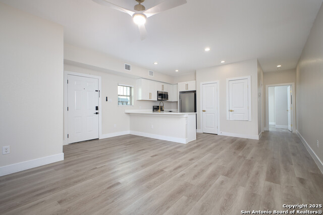 Image 4 of 40 For 1644 Mistletoe Ave W 201