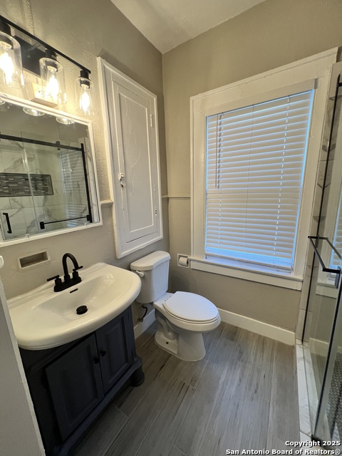 Image 11 of 16 For 128 Magnolia Ave W 1