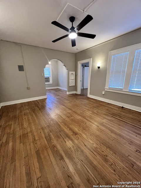 Image 2 of 16 For 128 Magnolia Ave W 1