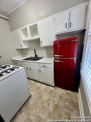 Image 5 of 16 For 128 Magnolia Ave W 1