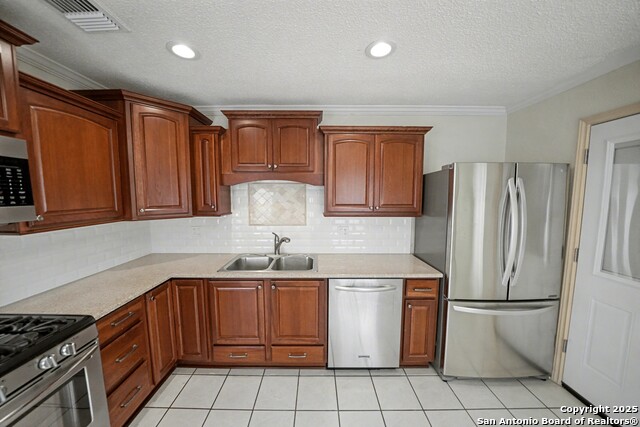 Listing photo id 9 for 632 Fern Meadow