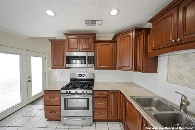 Listing photo id 10 for 632 Fern Meadow