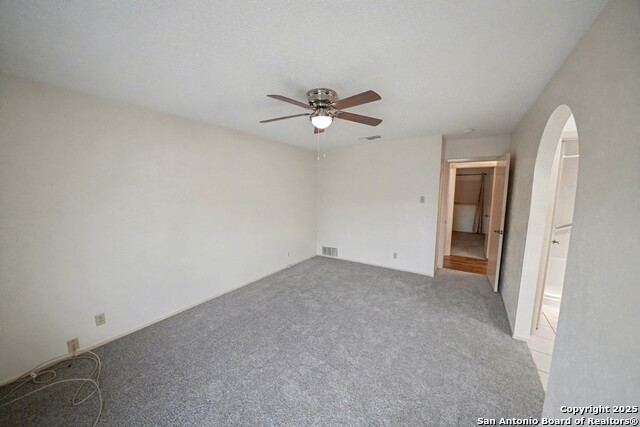 Listing photo id 14 for 632 Fern Meadow