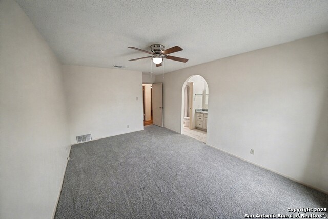 Listing photo id 15 for 632 Fern Meadow