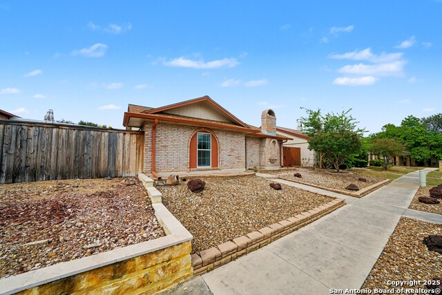 Listing photo id 1 for 632 Fern Meadow