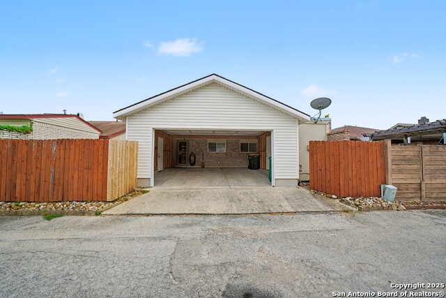 Listing photo id 31 for 632 Fern Meadow