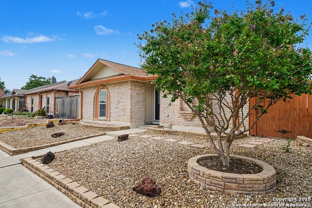 Listing photo id 2 for 632 Fern Meadow