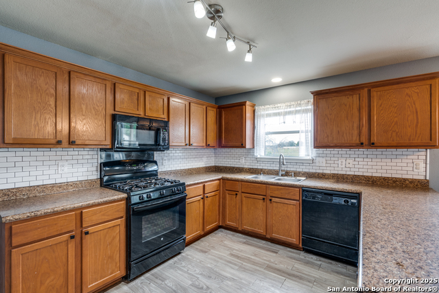 Listing photo id 14 for 5846 Imperial Topaz