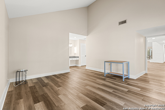 Listing photo id 9 for 3605 Hidden Dr  B4