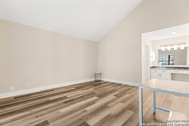 Listing photo id 10 for 3605 Hidden Dr  B4