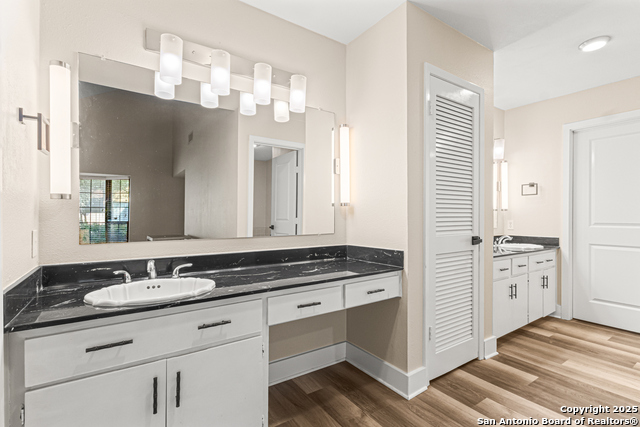 Listing photo id 11 for 3605 Hidden Dr  B4