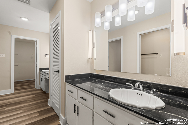 Listing photo id 12 for 3605 Hidden Dr  B4