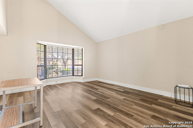 Listing photo id 13 for 3605 Hidden Dr  B4