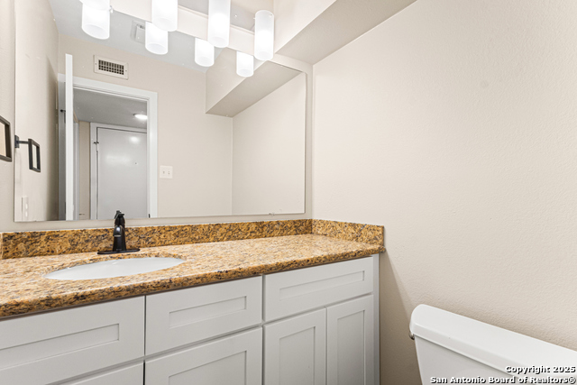 Listing photo id 15 for 3605 Hidden Dr  B4