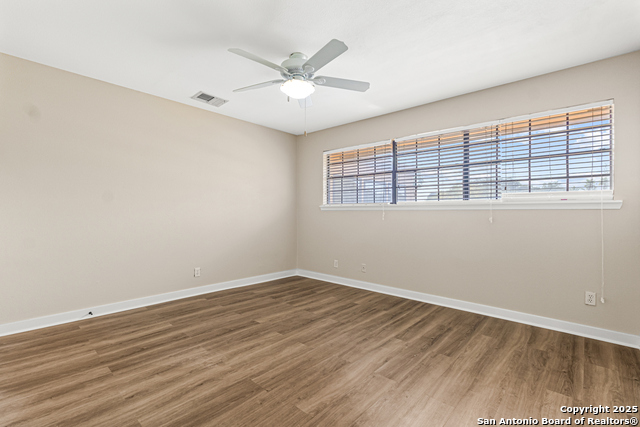 Listing photo id 17 for 3605 Hidden Dr  B4
