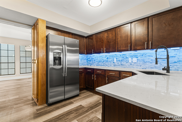 Listing photo id 3 for 3605 Hidden Dr  B4