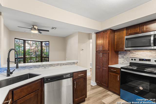 Listing photo id 4 for 3605 Hidden Dr  B4