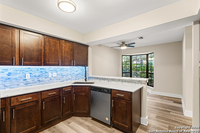 Listing photo id 5 for 3605 Hidden Dr  B4