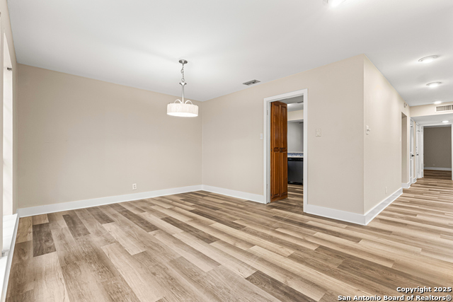 Listing photo id 6 for 3605 Hidden Dr  B4